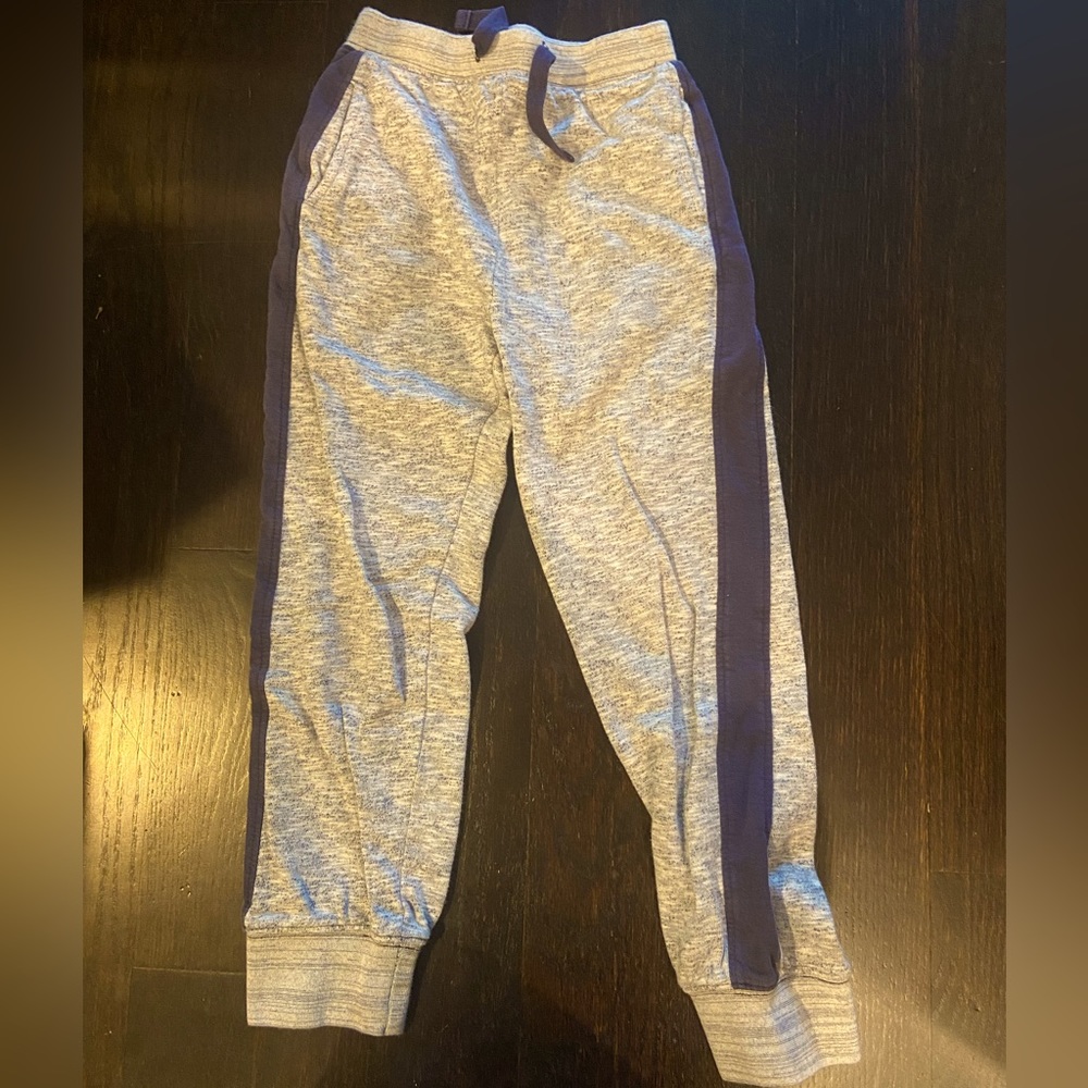 Like new Size 7 gray Boutique jogger/ sweat pant w navy stripe design.
